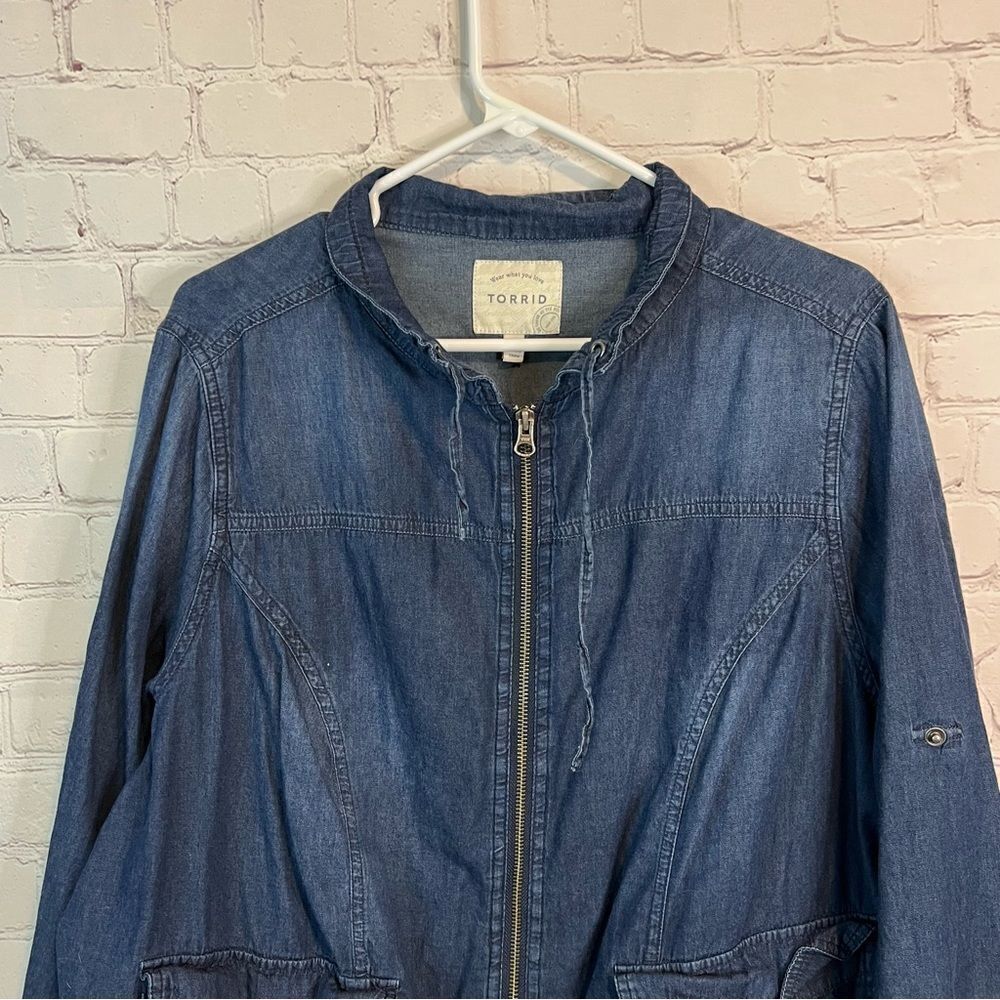 Torrid Cropped Anorak Jacket size 1 - Picture 2 of 10
